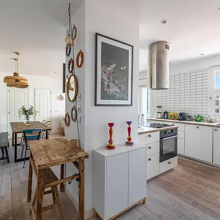 Superb Flat - 2br- 4 P - *