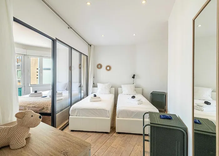 Superb Flat - 2br- 4 P -