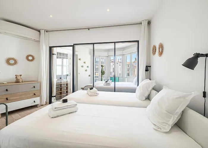 Superb Flat - 2br- 4 P - *